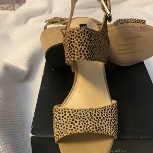 New Issac Mizrahi, block heels size 9 Tan/Blk/ Tan